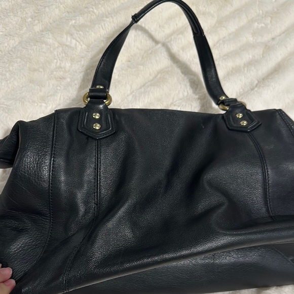 Elegant Black Leather Handbag - Picture 4 of 7